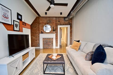 Popular Airbnb listing: Academy Loft w/ Free Parking.A Gateway Landmark in Over The Rhine
