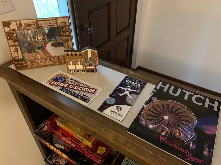 Information about Hutchinson and attractions. Games, cards, poker chips and puzzles