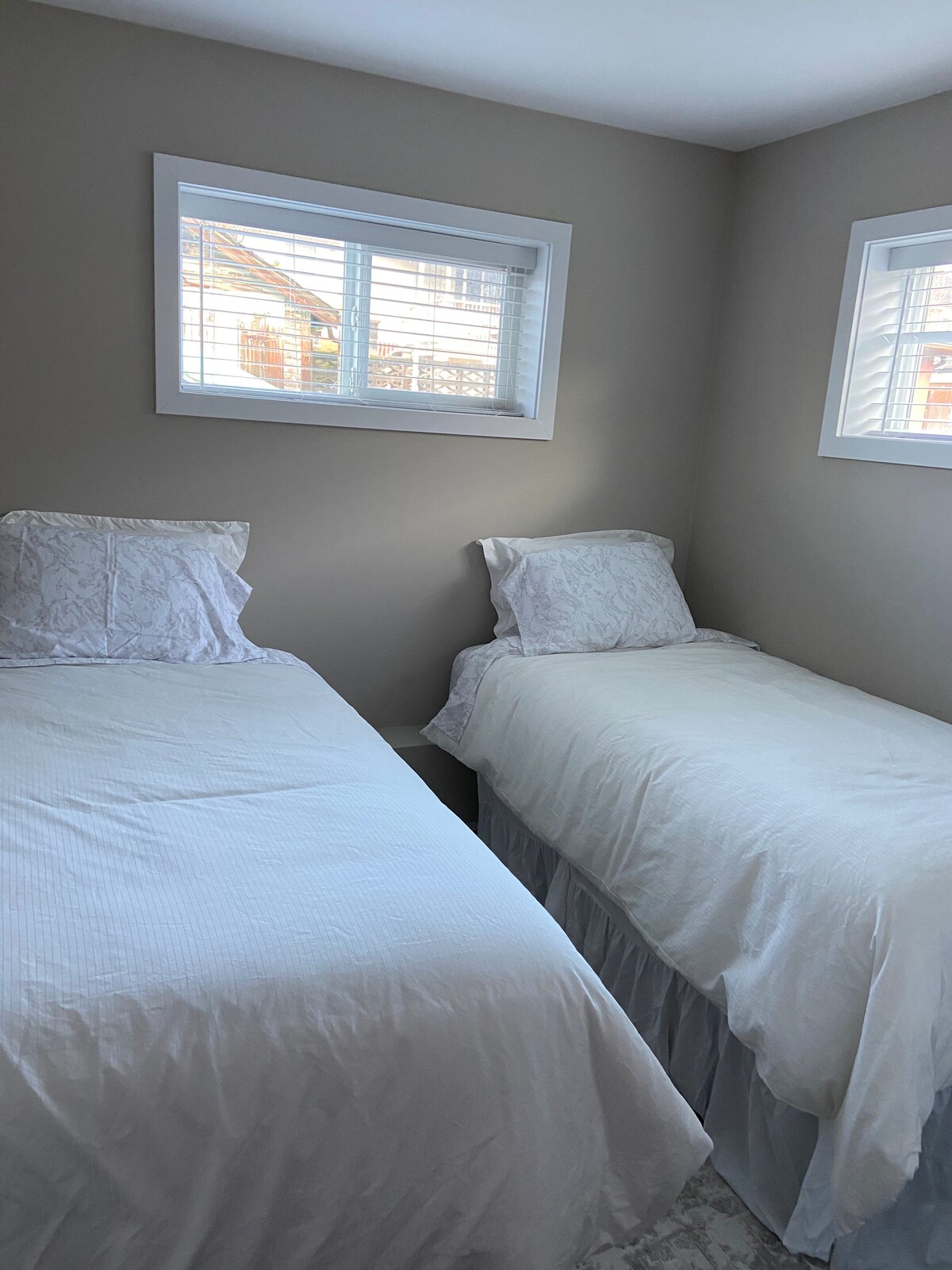 Მთავარი სართული საძინებელი ორადგილიანი საწოლებით