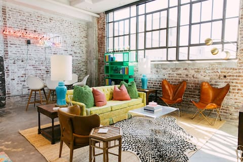 Top Airbnb: Crosstown Concourse - It's All Coming Up Rainbows in Crosstown
