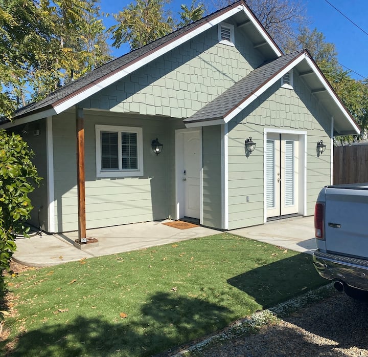 Old Town Clovis Cottage Houses for Rent in Clovis, California, United