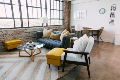 Successful Airbnb property: Crosstown Concourse | Goldenrod Apartment in Crosstown
