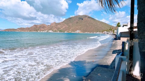 La Casa de los Cachorros  1 and 2