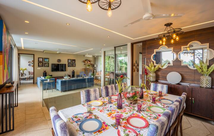 Dine in Style ✨
Vibrant colors, elegant décor, and a warm ambiance—this dining space is designed for unforgettable gatherings.️