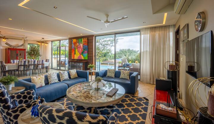 Bold & Beautiful ✨
A space where art meets comfort and luxury, where every corner invites conversation!