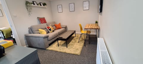 Top Airbnb: Morris Lodge - 1 bedroom, Free parking in Marchwood