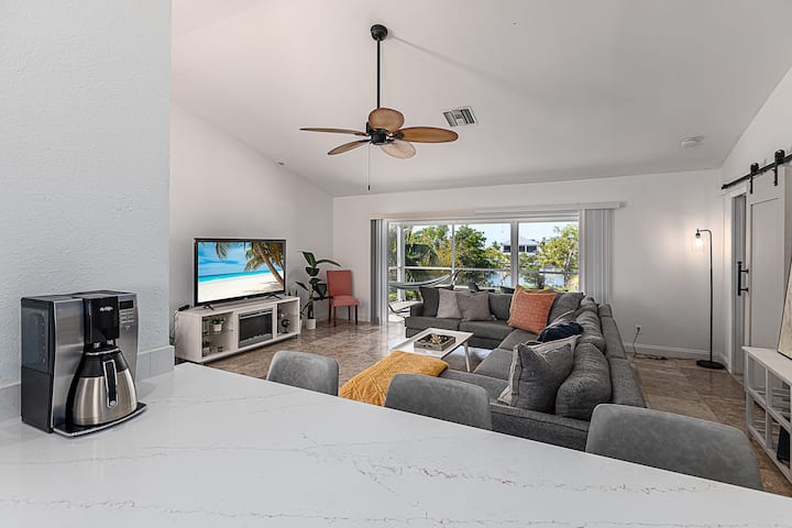 Waterfront 2/2.5: Beach .4mi+game Room+shared Pool - Fort Myers Beach, FL