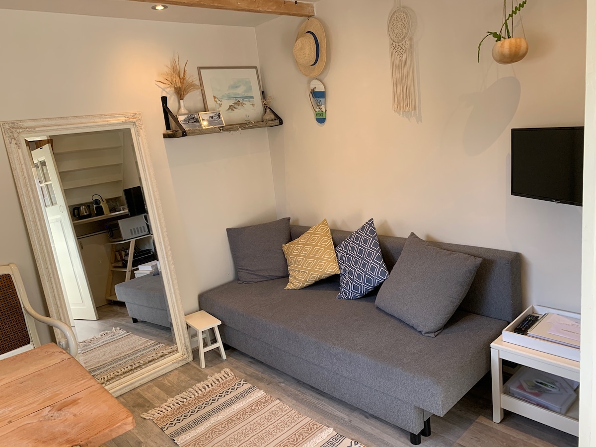 Popular Airbnb listing: Tiny house @ sea, beach and dunes in Noordwijk Zee