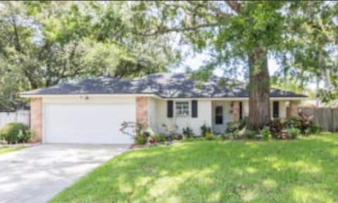 Cheerful three bedroom home with a pool