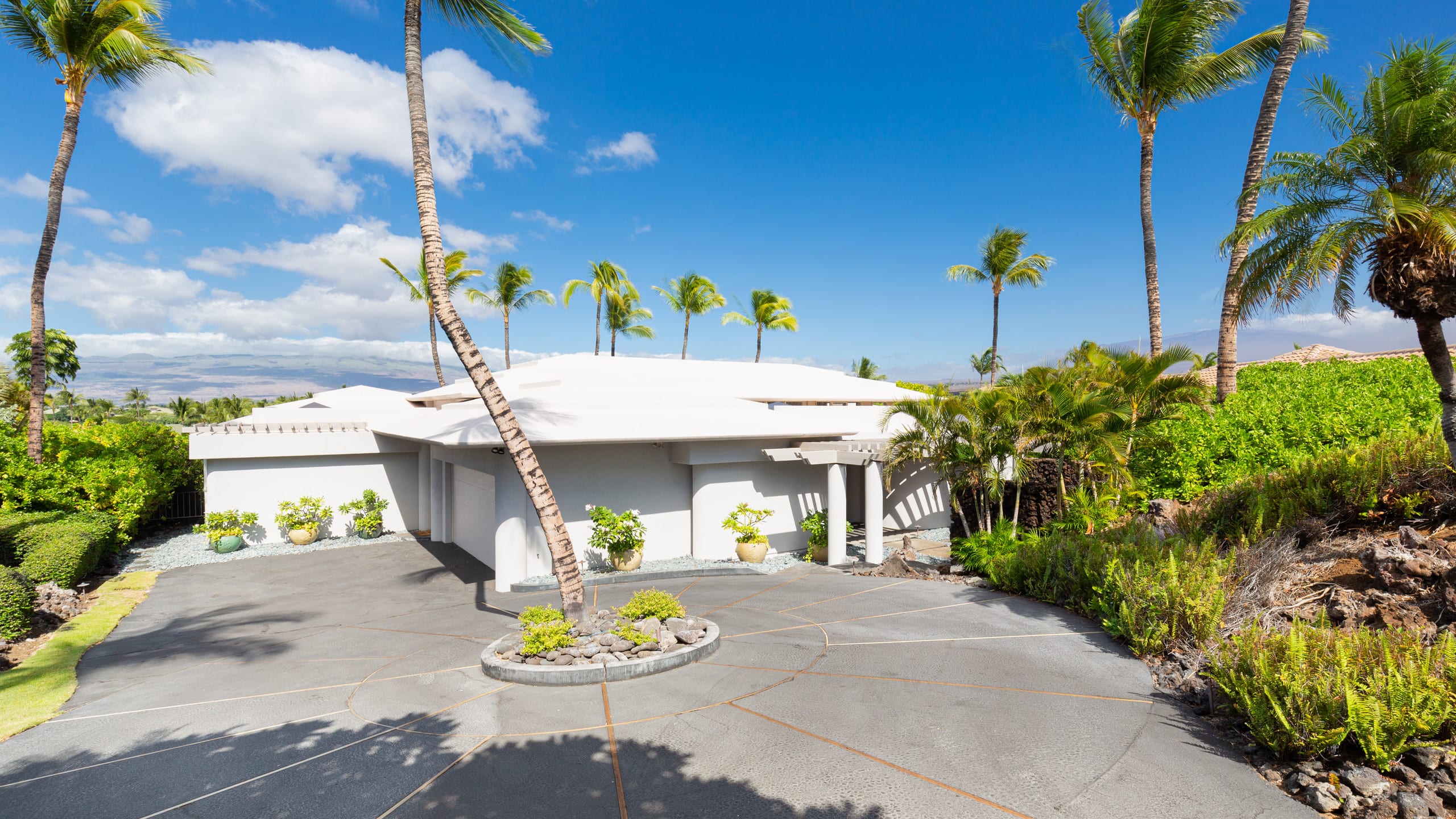 Home in Waimea · ★5.0 · 4 bedrooms · 8 beds · 4.5 baths - Image 58