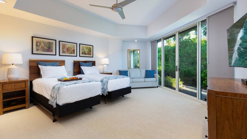 PiH: Champion View-Private pool +Hilton Day Passes gallery image 5