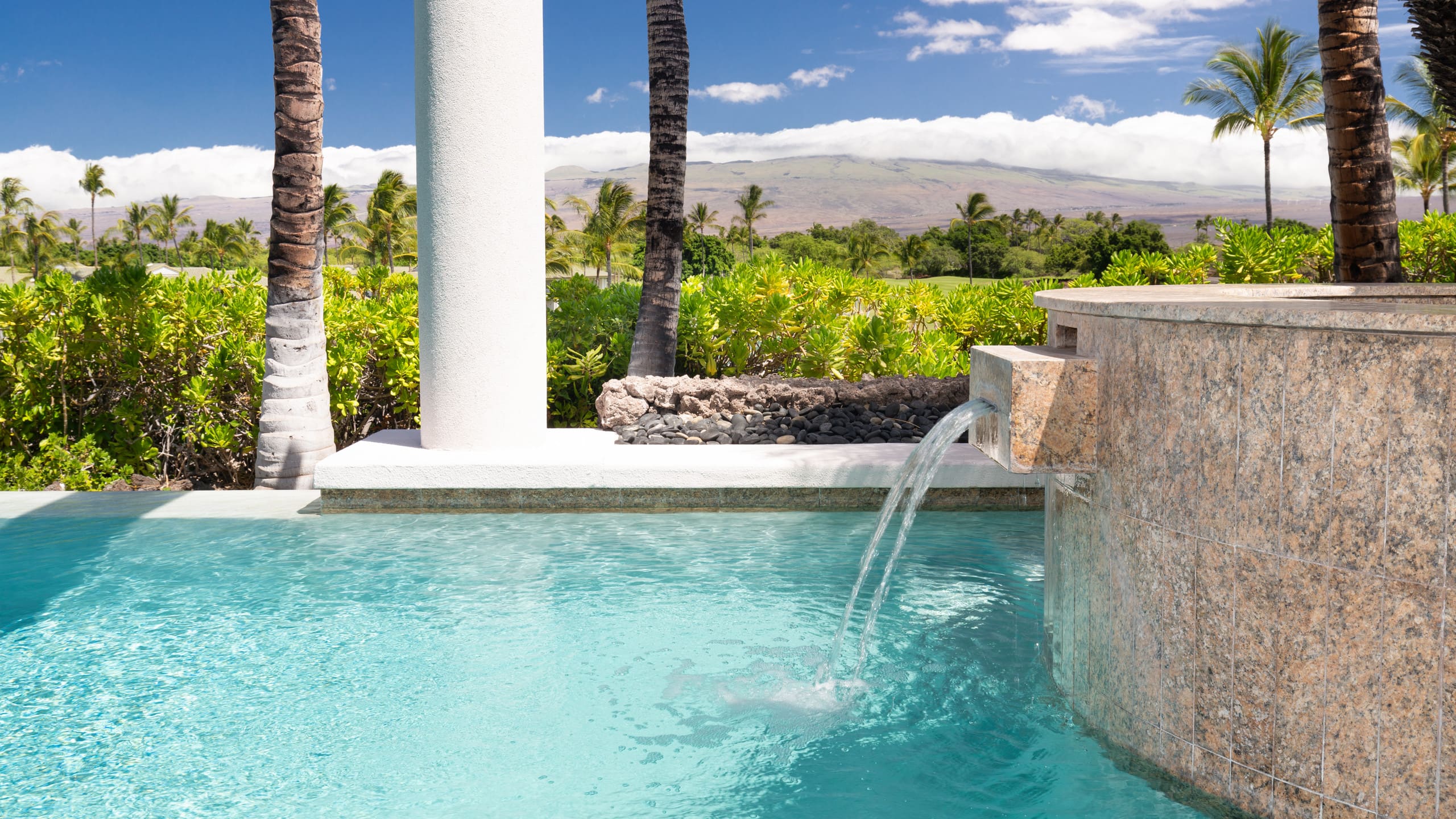 Home in Waimea · ★5.0 · 4 bedrooms · 8 beds · 4.5 baths - Image 3