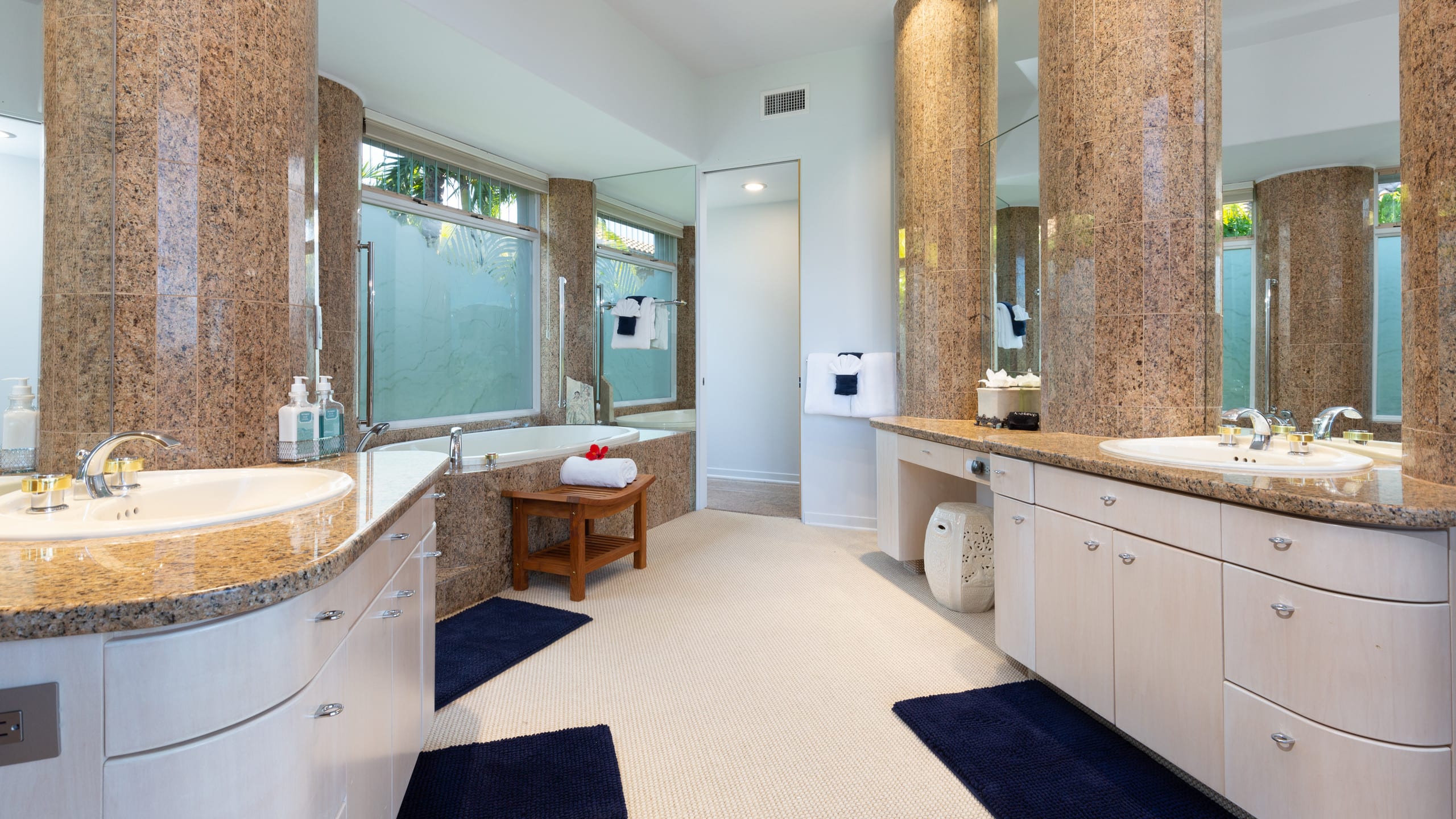 Home in Waimea · ★5.0 · 4 bedrooms · 8 beds · 4.5 baths - Image 37