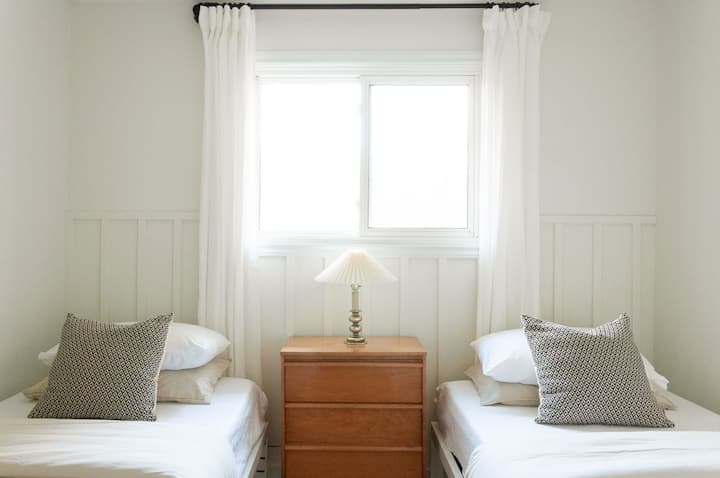 The third bedroom is equipped with 2 twin beds. 