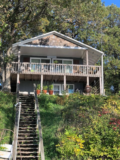 Lake Cottage - Decks, Docks, Sunsets & Water Views