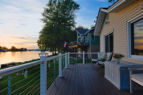 Eclectic Riverside Home+ 3-Season Room+Large Deck
