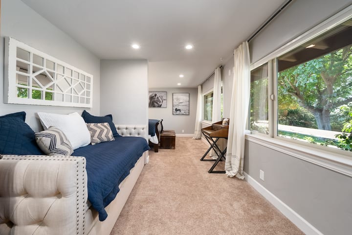 ห้องนอน 3 มีล้อเลื่อนดึงออกได้ถึง 2 เตียง