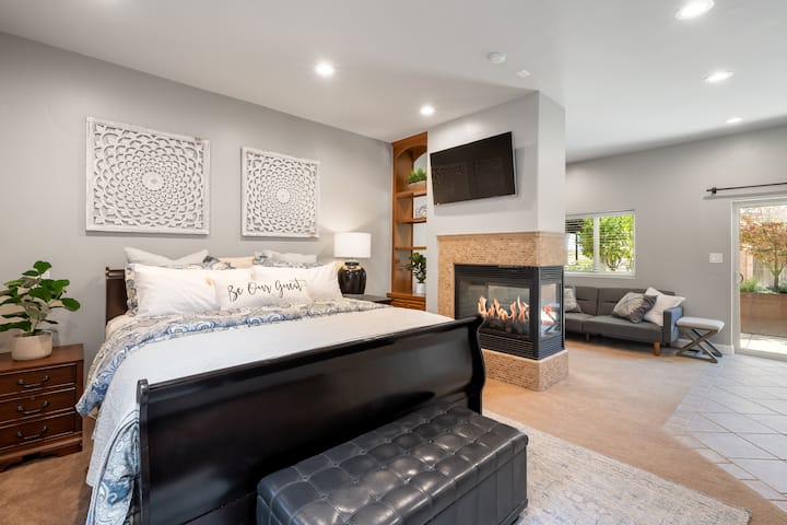 เรามีห้องสวีทริมกองไฟเพิ่มจากวิลล่าที่คาวัลลีมีห้องน้ำห้องครัวและห้องซักรีดในตัว