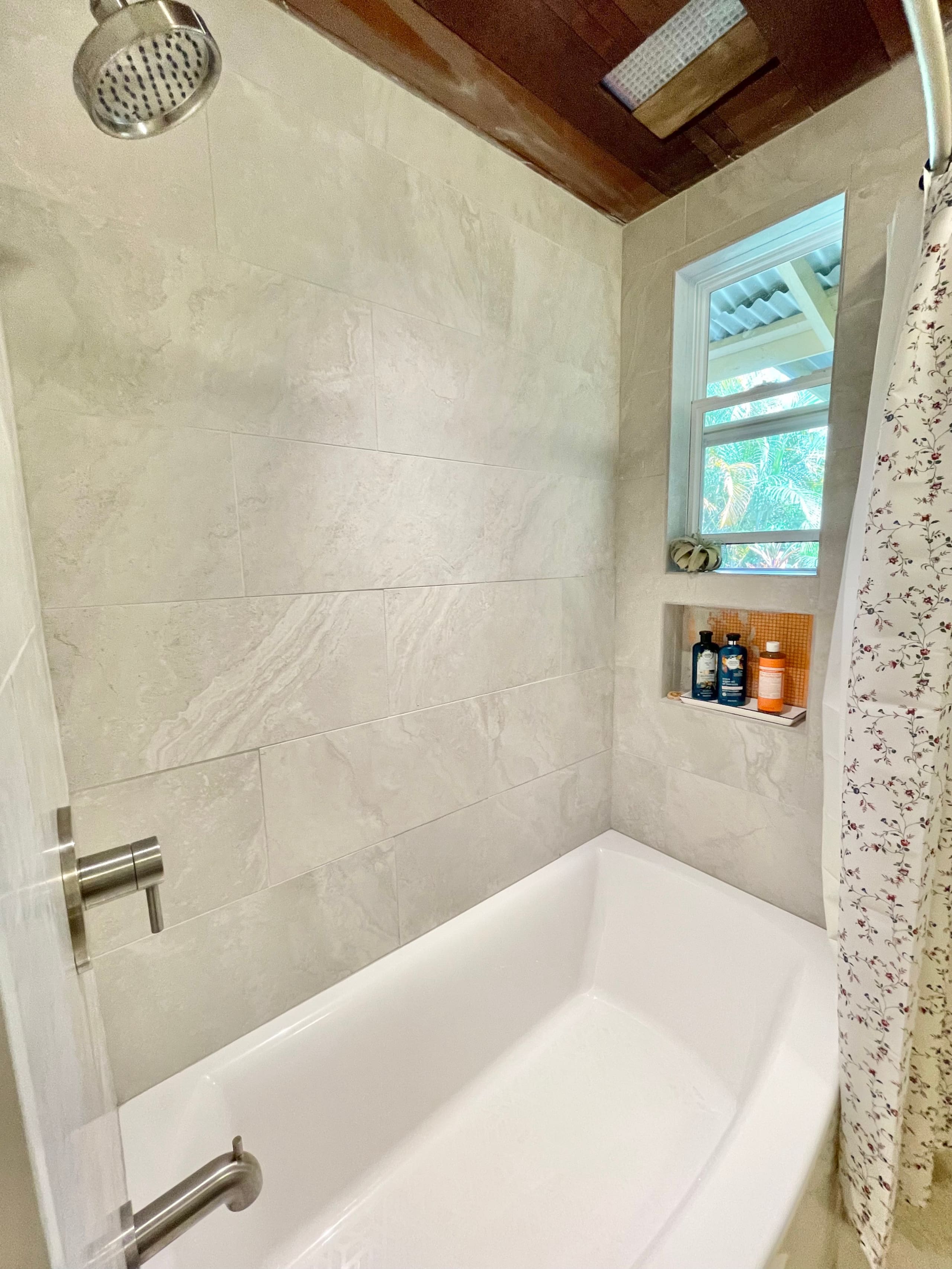 Home in Kealakekua · ★4.93 · 3 bedrooms · 3 beds · 2.5 private baths - Image 3