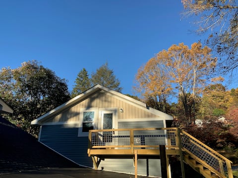 Top Airbnb: Walk to downtown Mountain getaway. in Waynesville