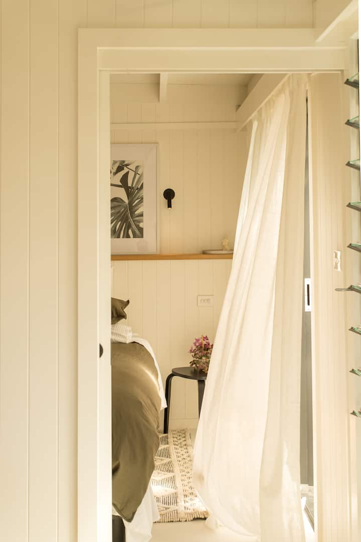 Hyrja në dhomën kryesore të gjumit