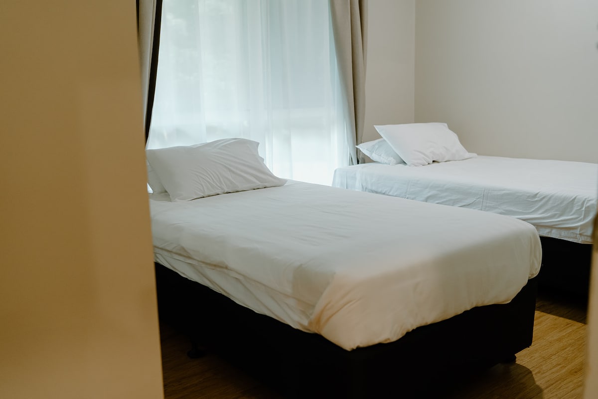 Bedroom 4 - 2 x King Single Beds w/BIR