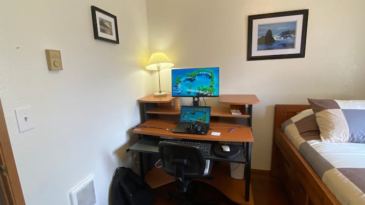 3e chambre - Espace de travail dédié