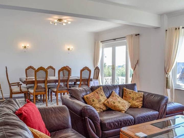 4 bed beach cottage in Ogmore by sea Cottages for Rent in Aberogwr