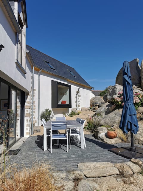 Successful Airbnb property: The rock cottage in Plounéour Brignogan Plages
