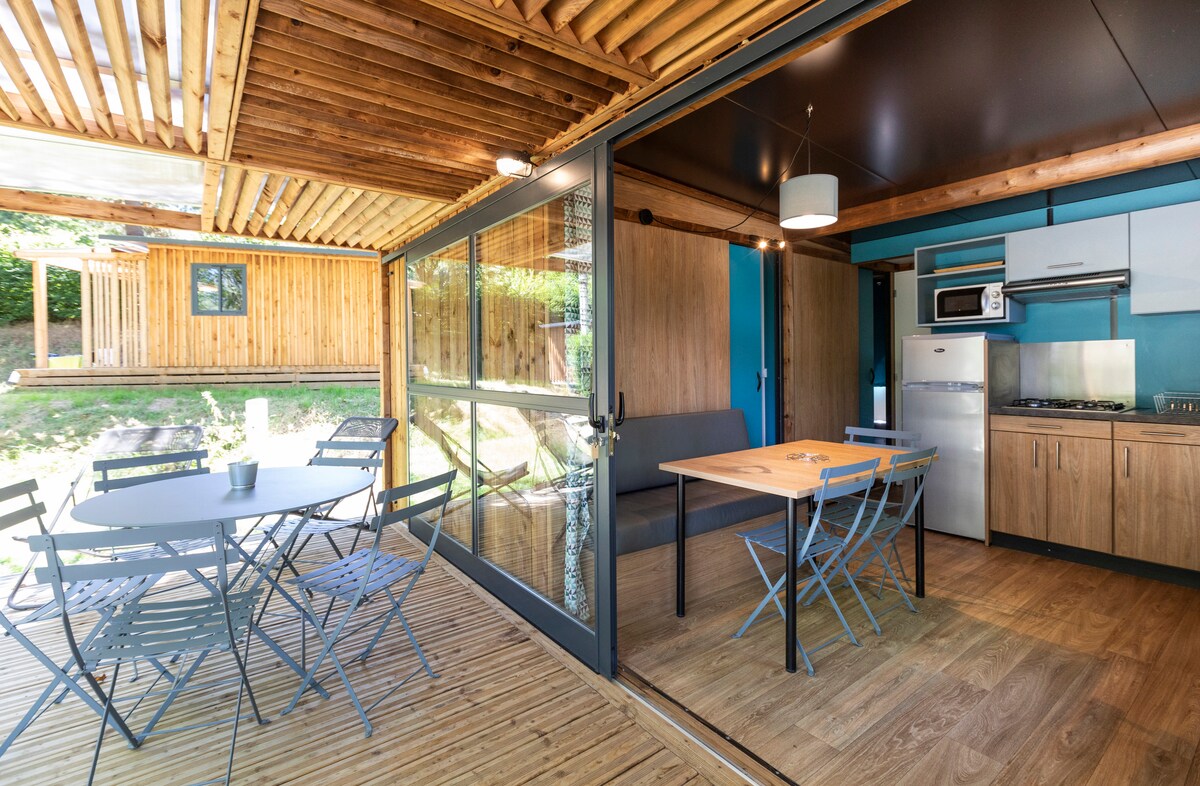 Cabane Vancouver — Séjour confortable avec spa à Cantal à Madic — détail architectural