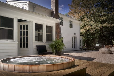 Luxury Hot Tub Ski Farmhouse Retreat on 50 acres