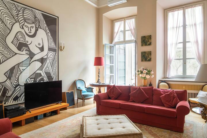 Antica apartment, city center, 4 BDR with garden gallery image 3