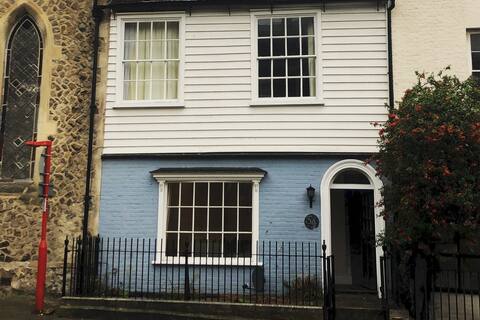 3 Bedroom Cottage in the Heart of Rochester.