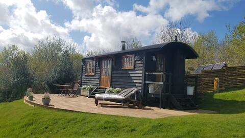 Pleasant Pheasant on Exmoor Shepherd Hut & Hot Tub