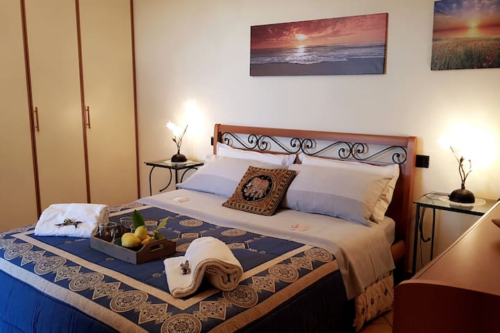 Спална соба 1 со голем плакар