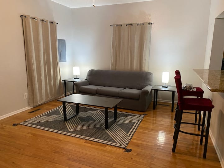 Cozy House With Large Free Parking On Premises - Springfield, MO