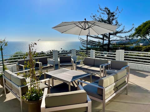 Sweeping Ocean Views, Beach Hot Tub in Summerland!