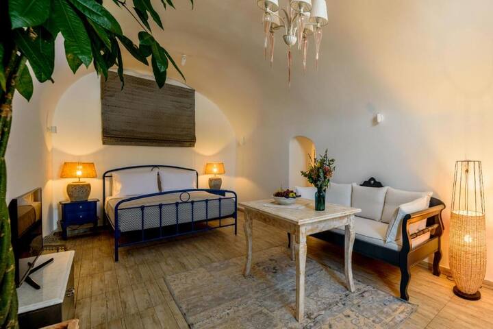 2 bedroom villa with outdoor hot tub @Betty’s home gallery image 4