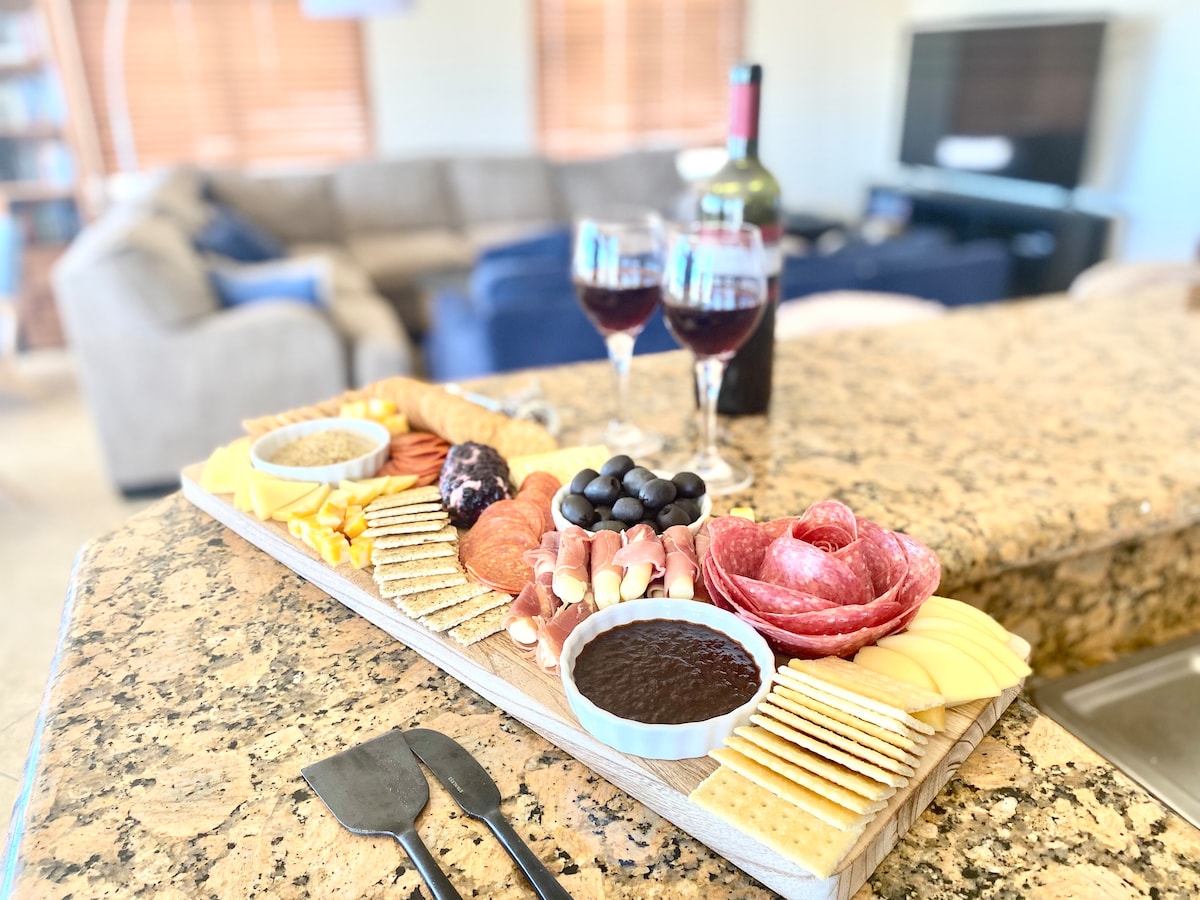 Удобна кухня и семейна стая за готвене или лека закуска