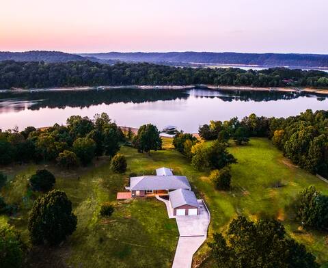War Eagle Lakefront: Peace & Leisure on The Lake