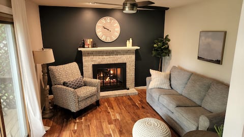 2 king beds! Large luxury home with pool table