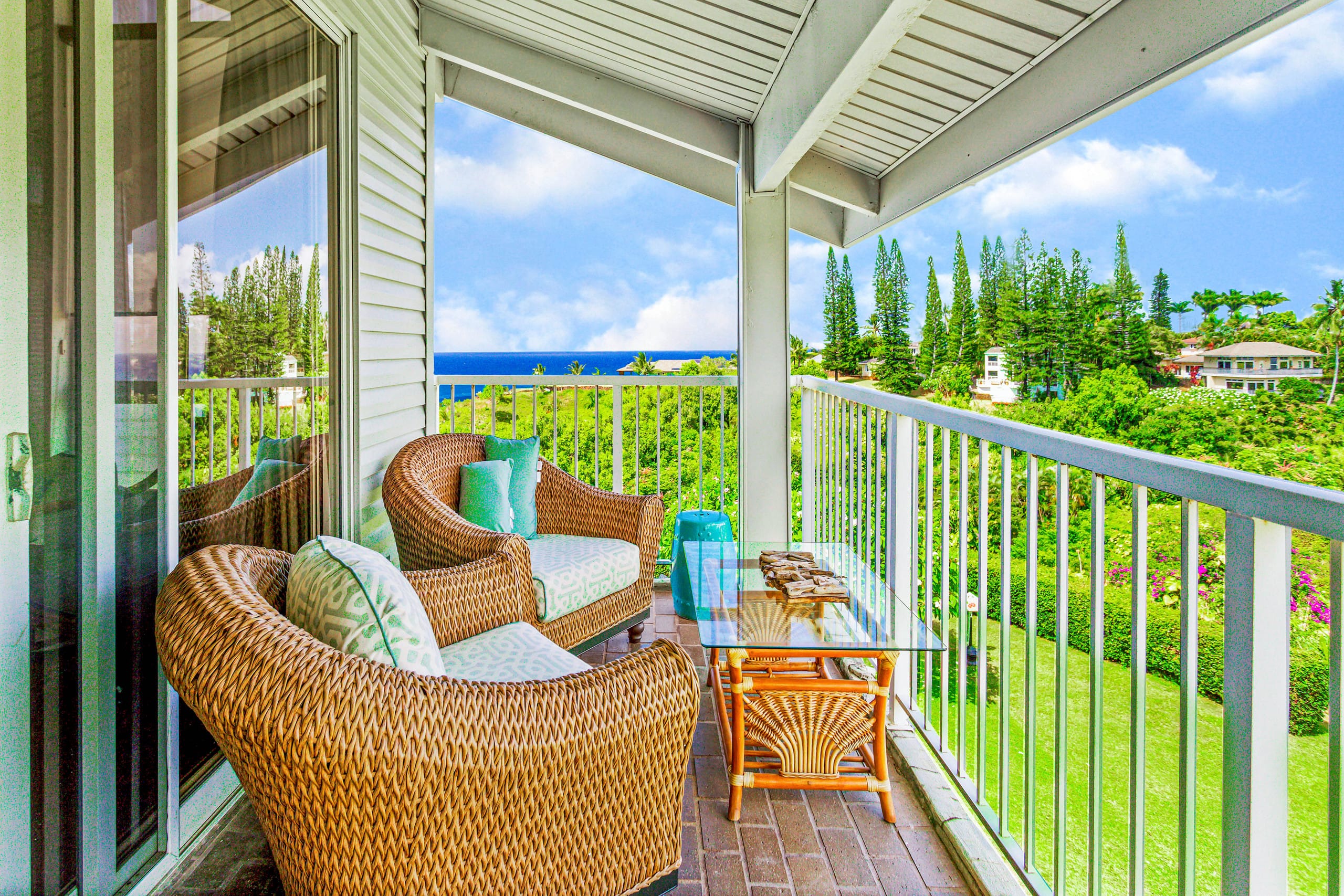Executive 2 bdrm - Panoramic Ocean Views - Photo 20