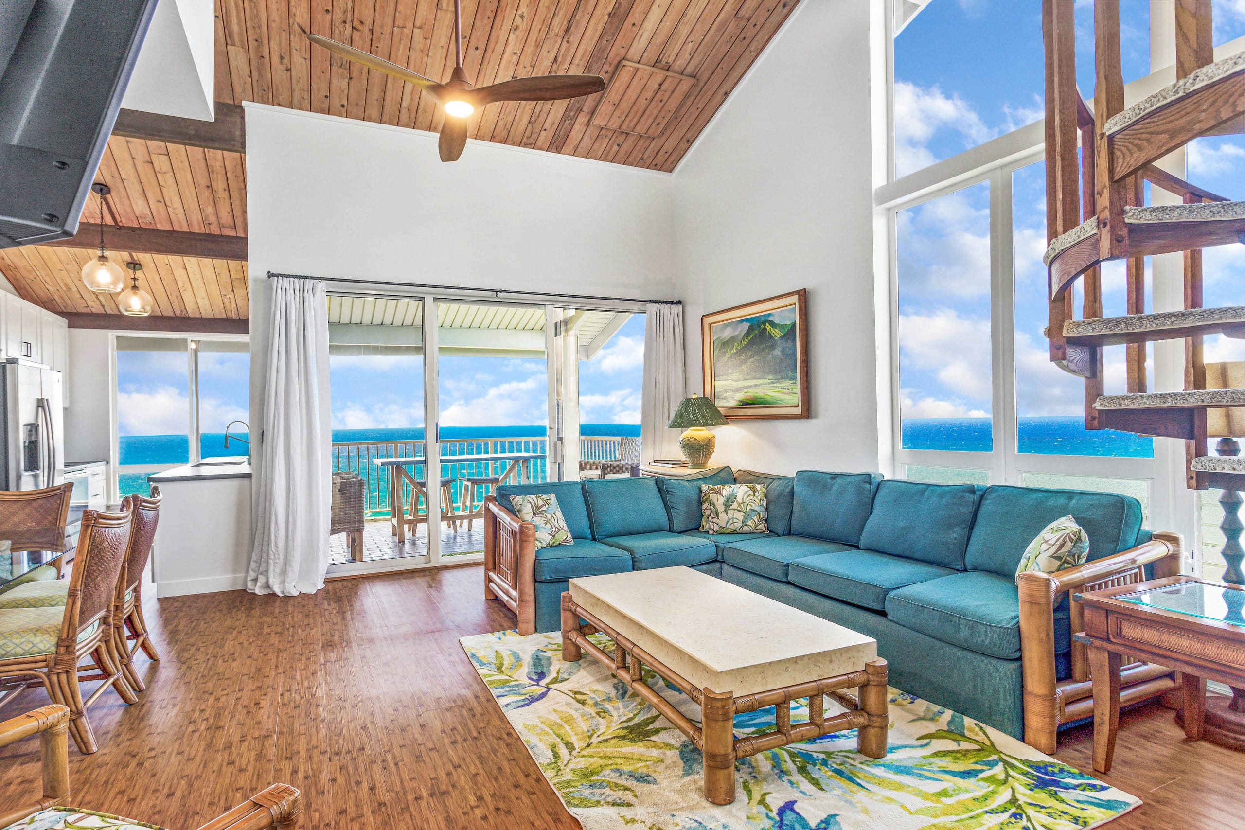 Executive 2 bdrm - Panoramic Ocean Views - Photo 4