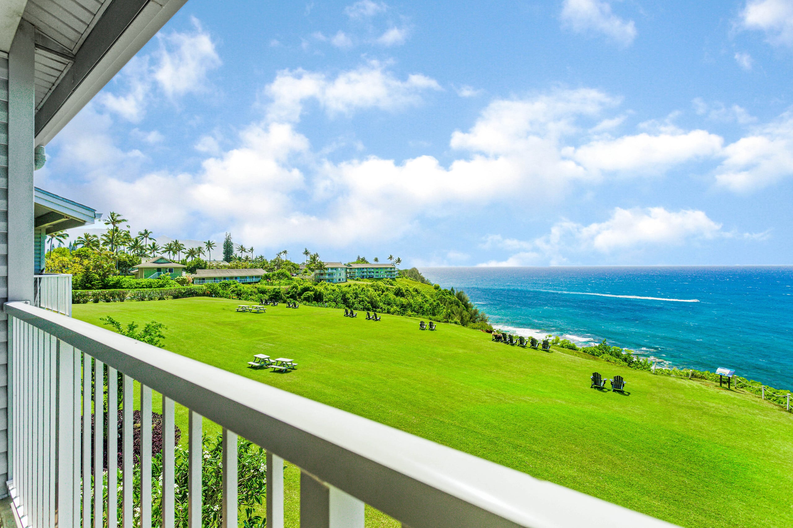 Executive 2 bdrm - Panoramic Ocean Views - Photo 23