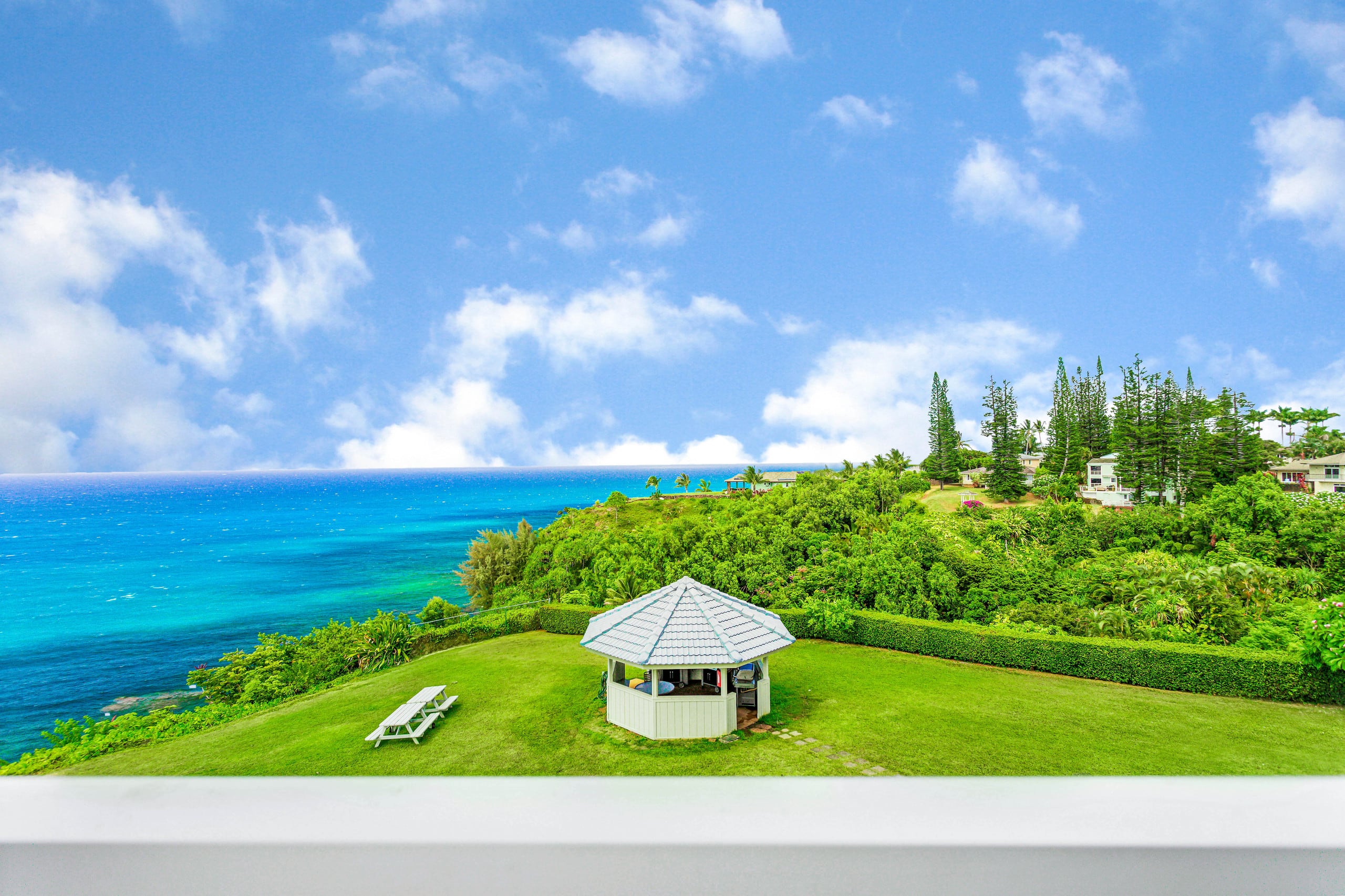 Executive 2 bdrm - Panoramic Ocean Views - Photo 27