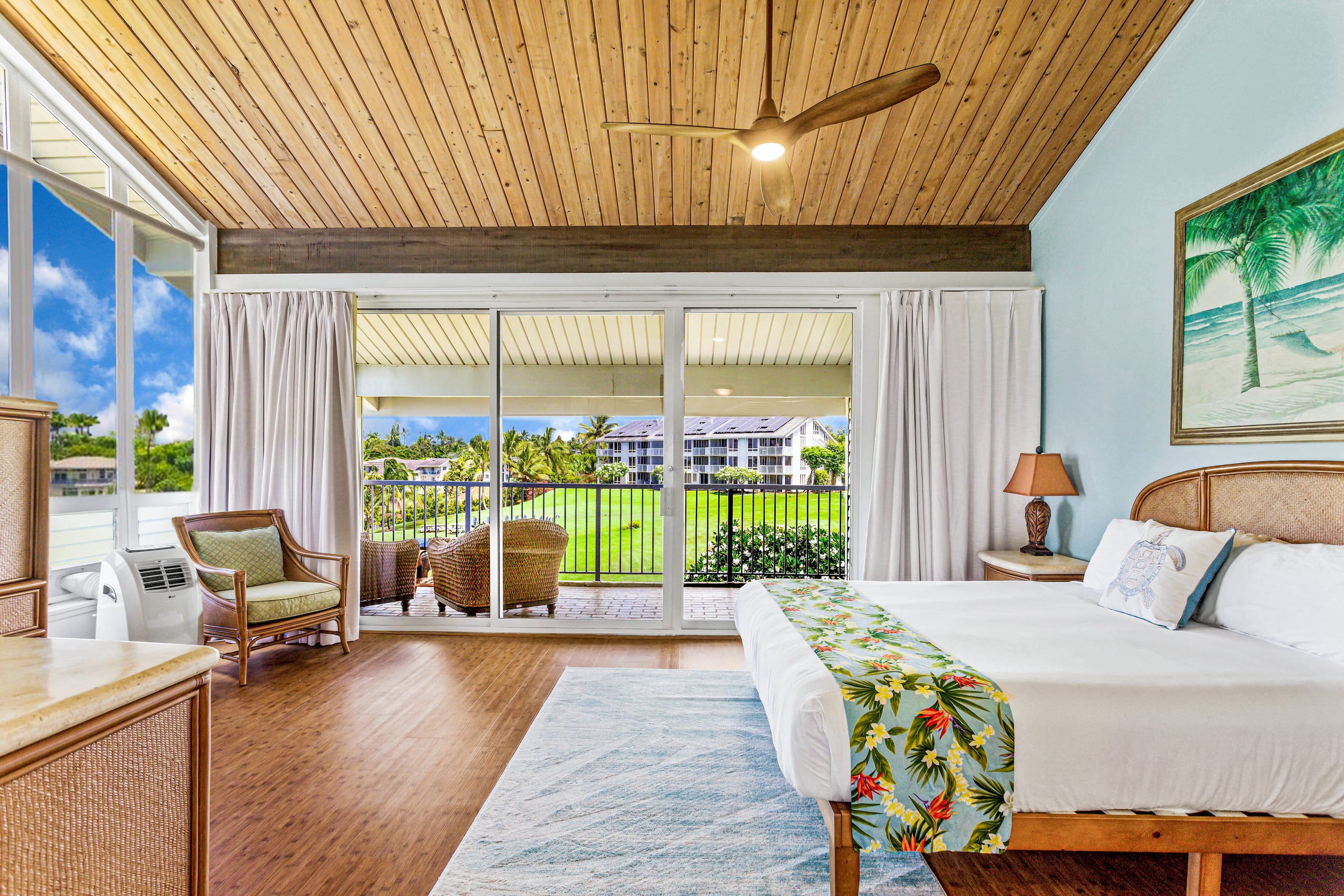 Executive 2 bdrm - Panoramic Ocean Views - Photo 9