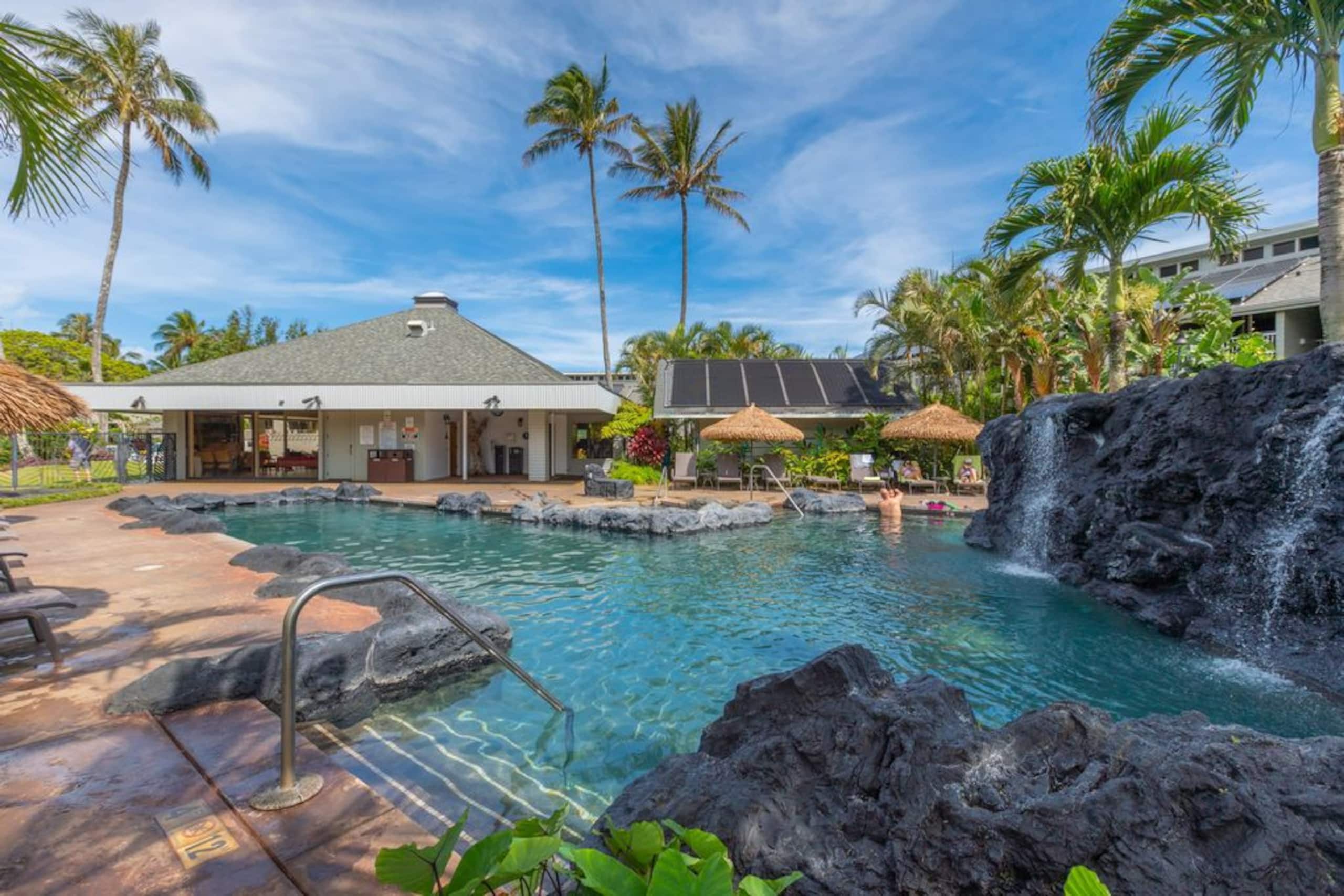 Executive 2 bdrm - Panoramic Ocean Views - Photo 17