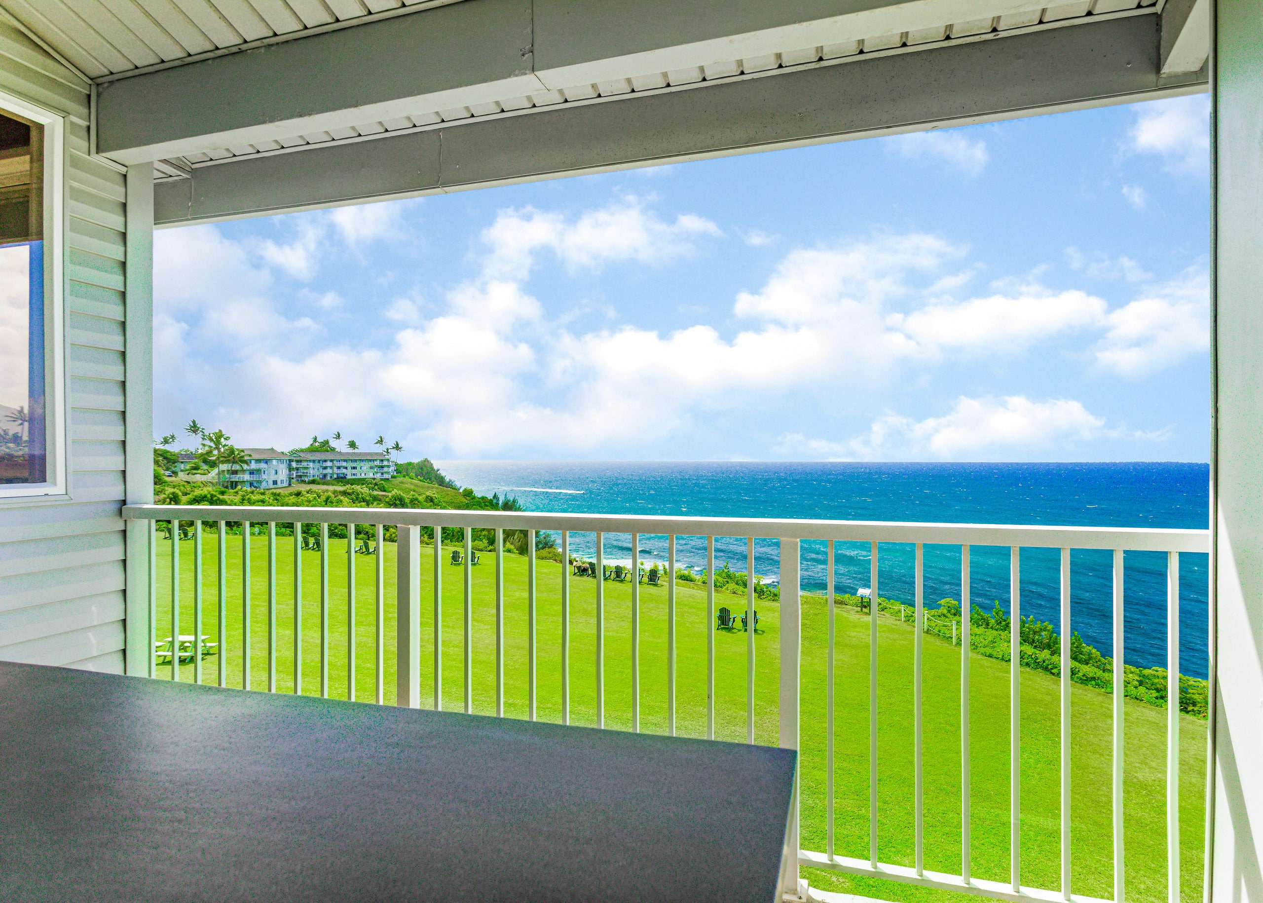 Executive 2 bdrm - Panoramic Ocean Views - Photo 19