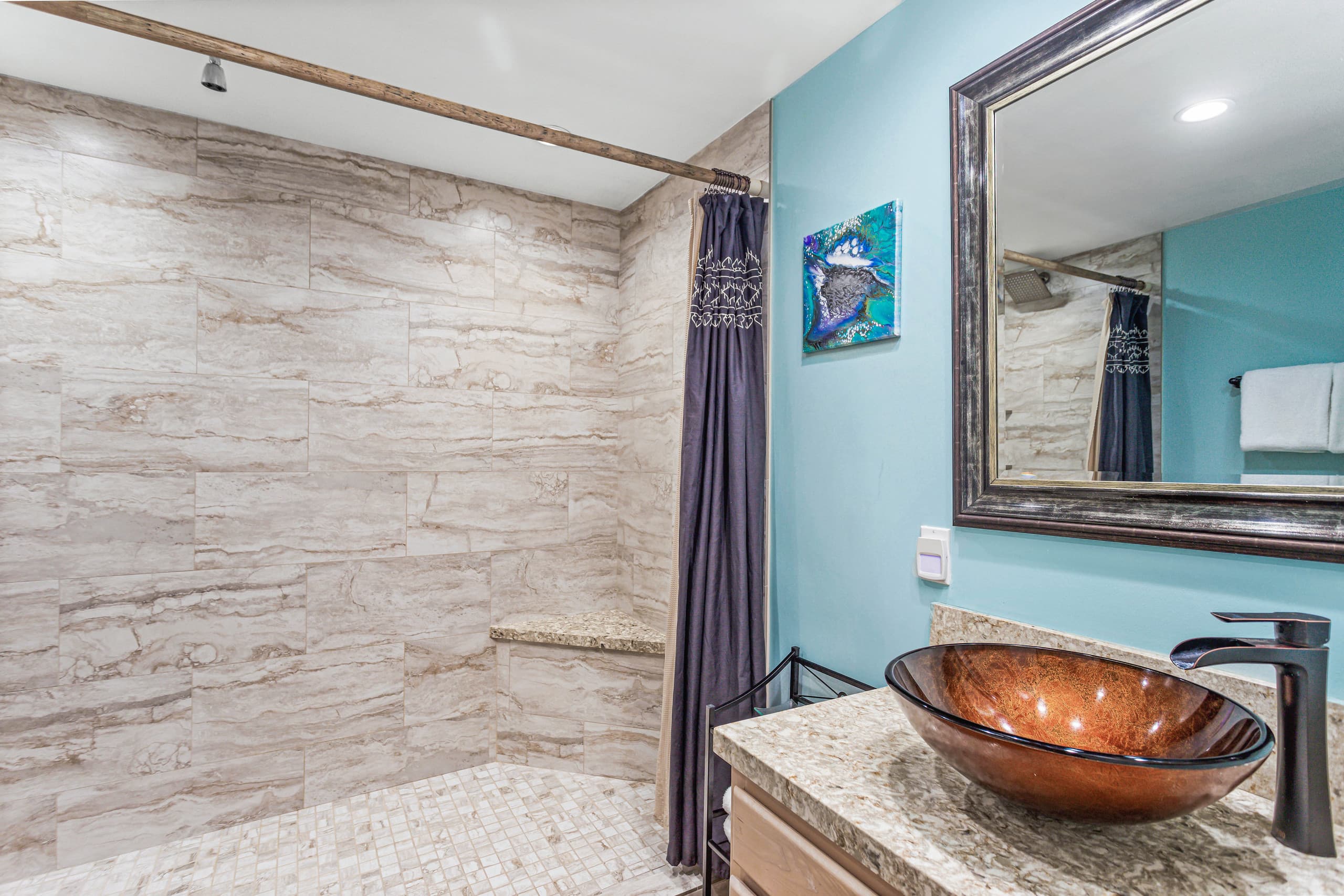 Executive 2 bdrm - Panoramic Ocean Views - Photo 13