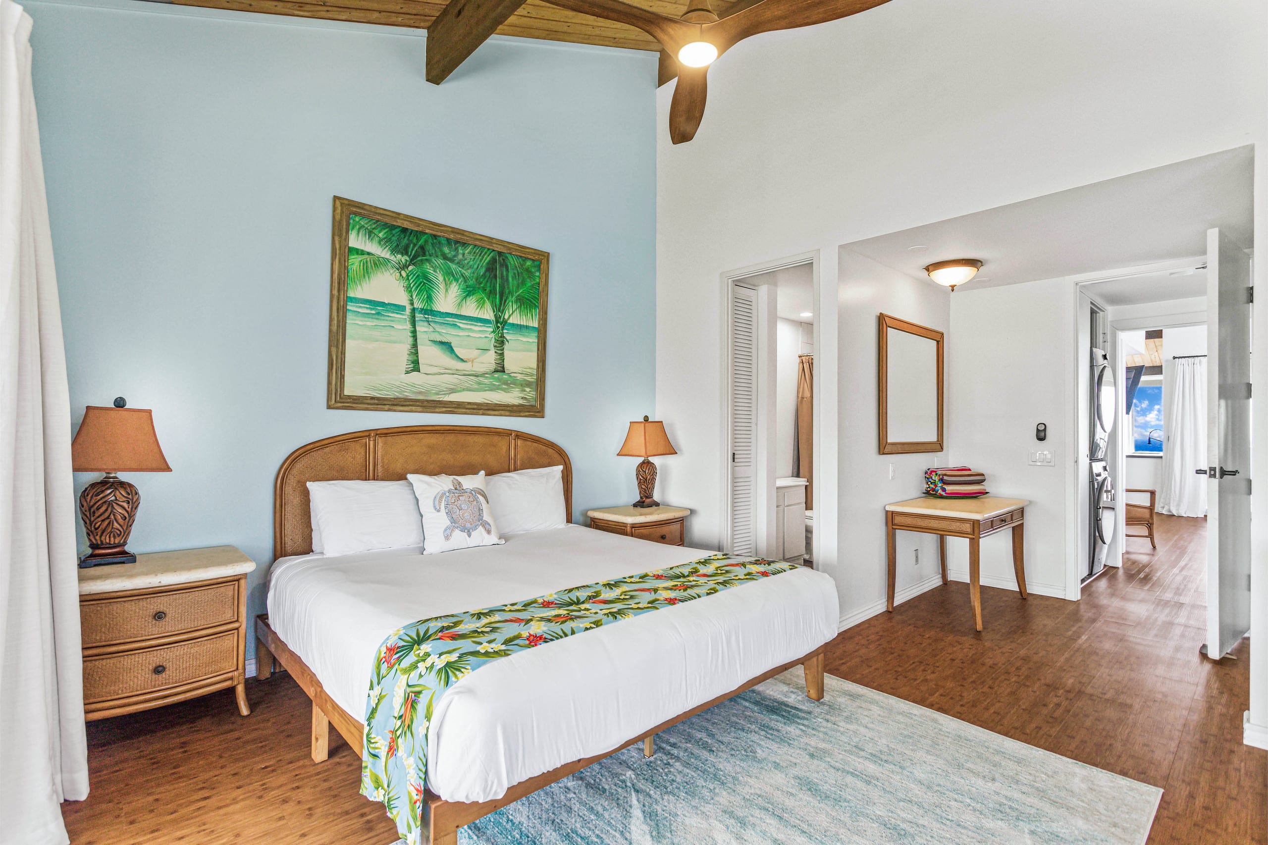 Executive 2 bdrm - Panoramic Ocean Views - Photo 12